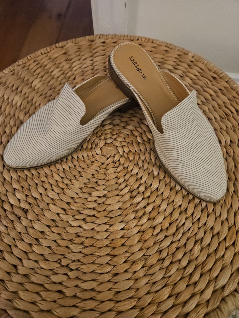 Indigo Rd. Mules- Cream w taupe stripe. Size 9.5